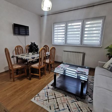 Rest & Recharge 4Bdr Apt- Free Parking, Ac & Garden 사라예보 외부 사진