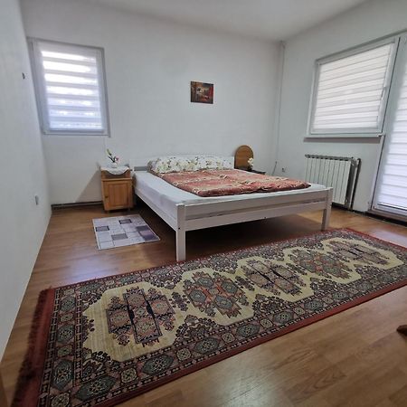 Rest & Recharge 4Bdr Apt- Free Parking, Ac & Garden 사라예보 외부 사진