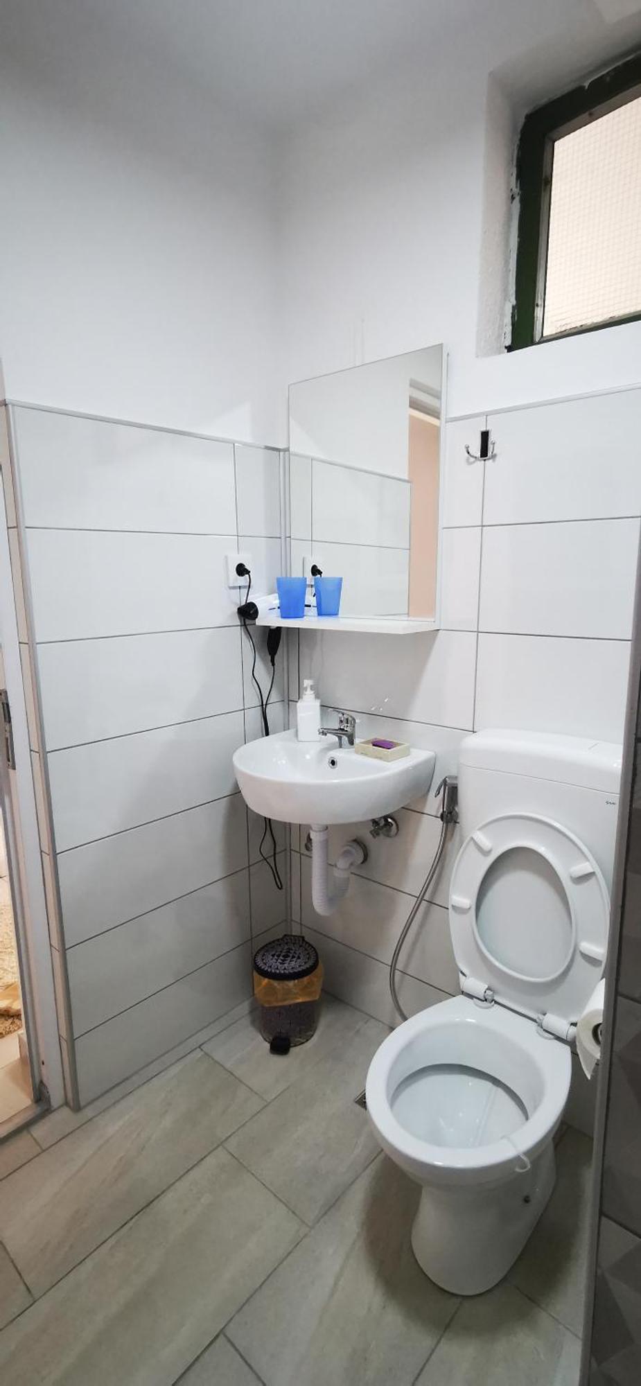 Rest & Recharge 4Bdr Apt- Free Parking, Ac & Garden 사라예보 외부 사진
