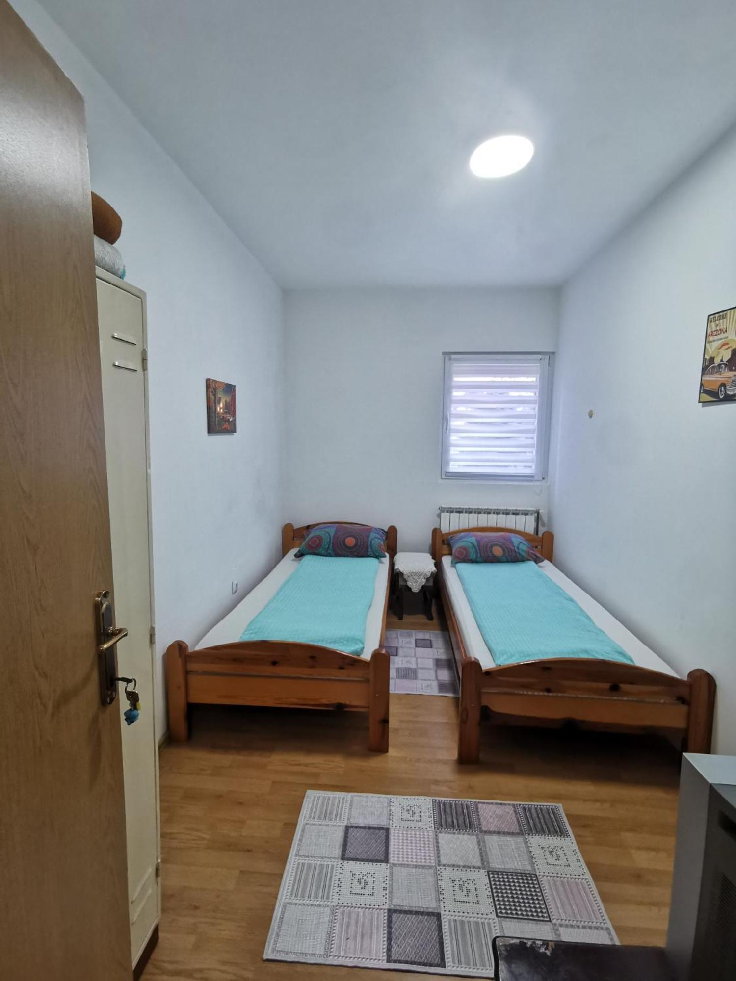 Rest & Recharge 4Bdr Apt- Free Parking, Ac & Garden 사라예보 외부 사진