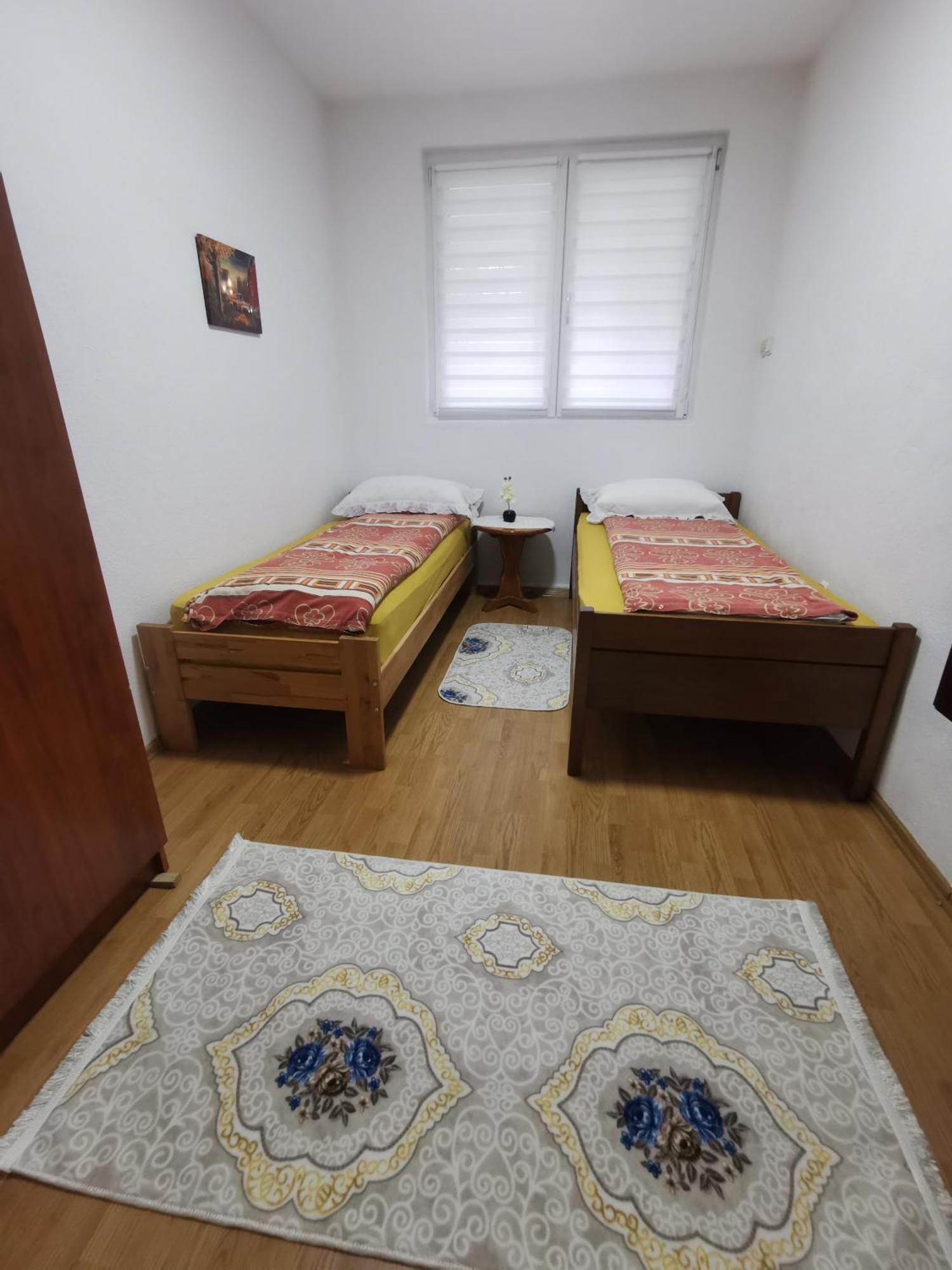 Rest & Recharge 4Bdr Apt- Free Parking, Ac & Garden 사라예보 외부 사진